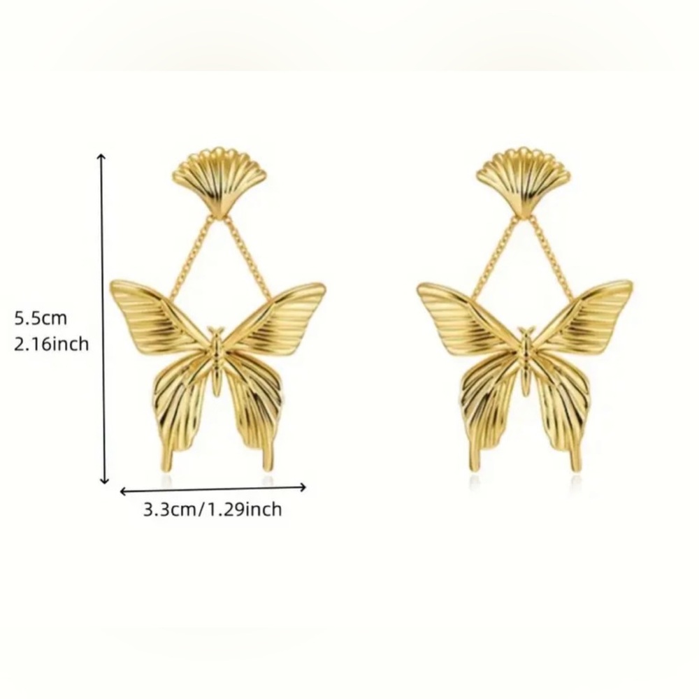 🦋 Golden Butterfly Dangle Earrings - Picture 4 of 9